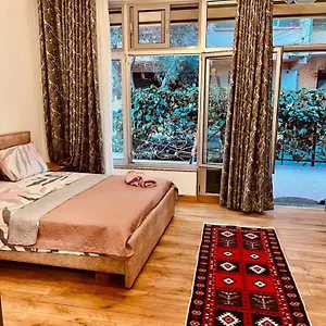 comfy-studio-in-city-center.albaniahotels.org/